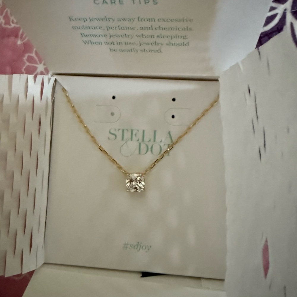 Stella & Dot Gold Inheritance Pendant Necklace